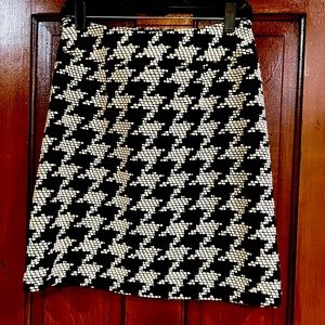 Gently worn Talbots Wool Blend Lined Houndstooth Skirt, Size 4 Petite